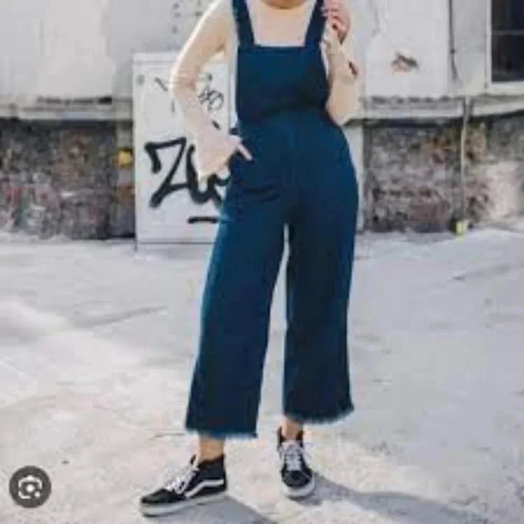Zara Woman Premium Denim Wide  Leg Dark Wash Raw Hem Cropped Overalls M - Picture 1 of 14